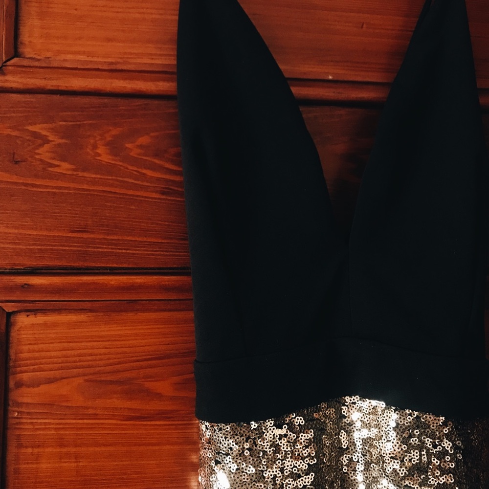 BLACK & GOLD. Gold sequence.. VERY fancy